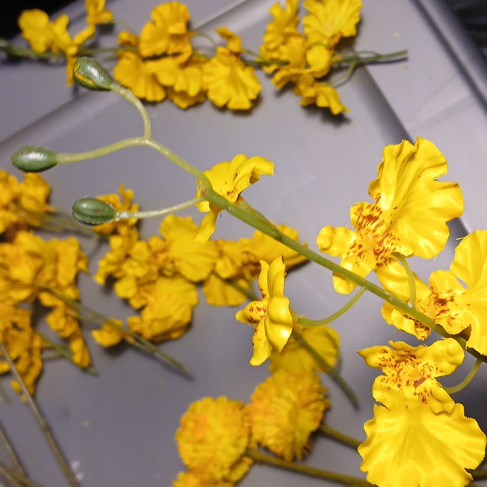 Artificial Floral Stems - Yellow & White w/green - Picture 6 of 10